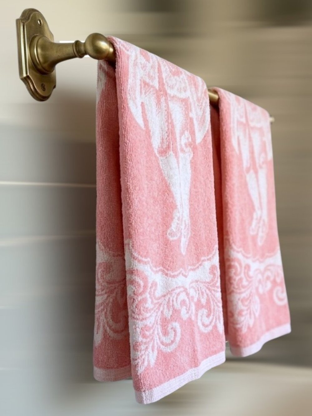 Set of 2 Vintage Bath Towels Pink 45 x 26 inches